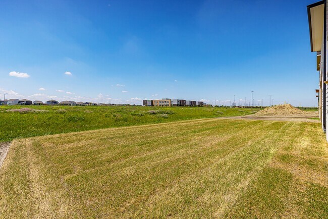 Building Photo - 1100 NW Sproul Dr