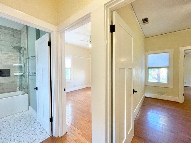 Building Photo - 4941 10th Ave