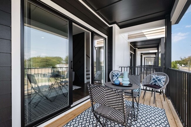 Building Photo - 1806 Lischey Ave