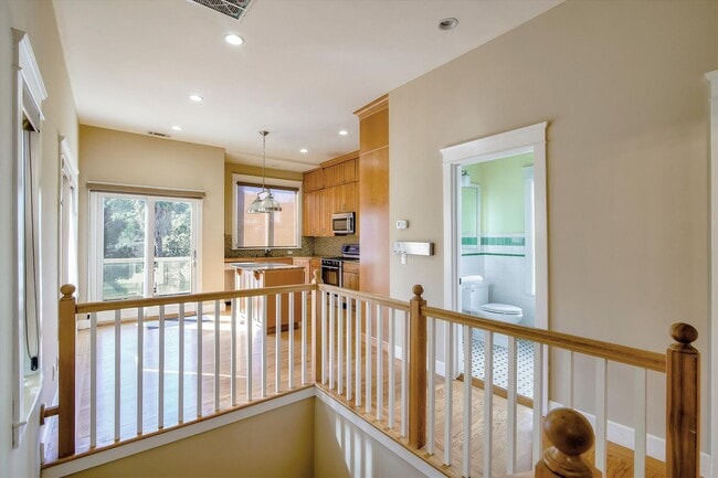 Building Photo - Fantastic, updated Noe Valley single famil...