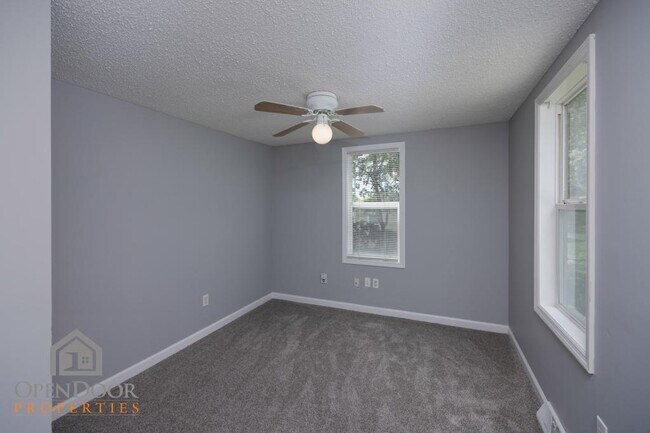 Building Photo - 530 S 71st St