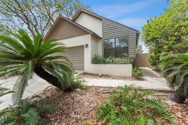 Building Photo - Stunning 3 BR/2 BA/2 Garage Single Family Home in  highly sought-after Sweetwater Oaks!