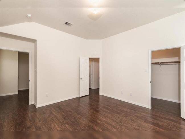 Building Photo - 5802 Santa Bernadetta