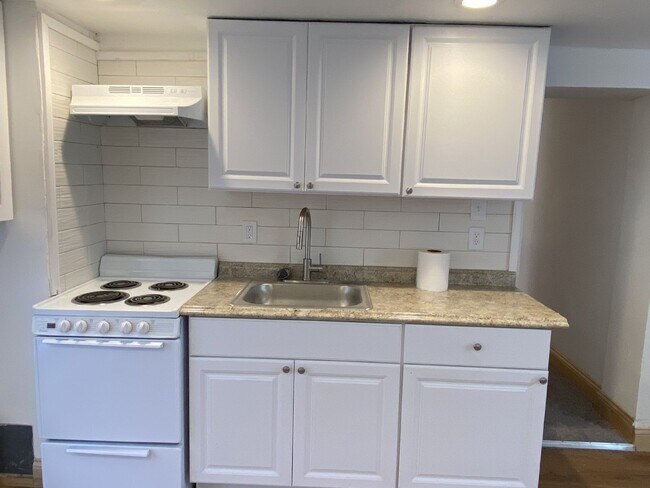 Building Photo - Renovated 1 bedroom Apartment for Rent