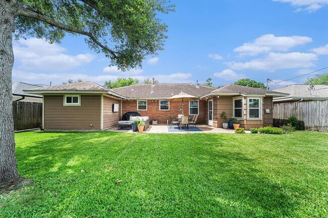 Building Photo - 2306 Cheshire Ln