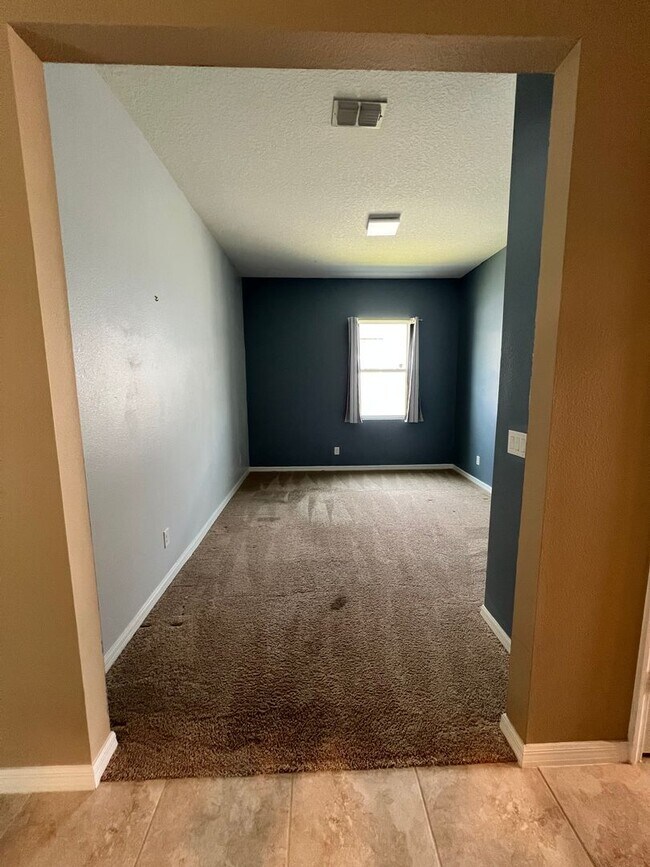 Building Photo - Spacious 3-Bed/2-Bath Rental in Sola Vista – Modern Comfort Meets Florida Living!