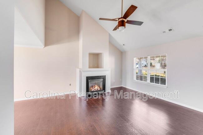 Building Photo - 7020 Bullock Dr