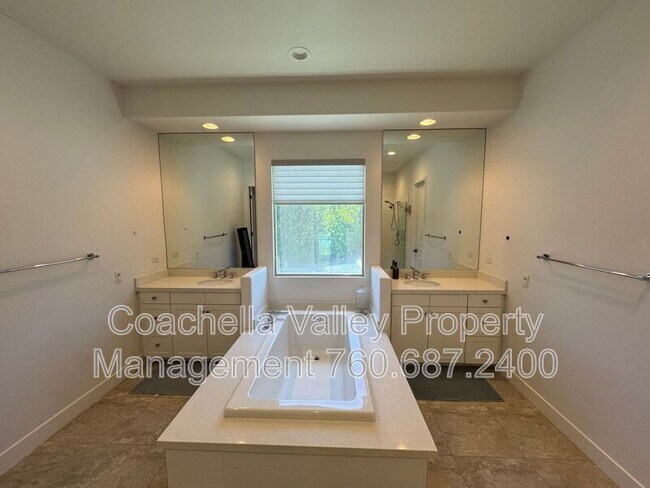 Building Photo - 74635 Tesla Dr