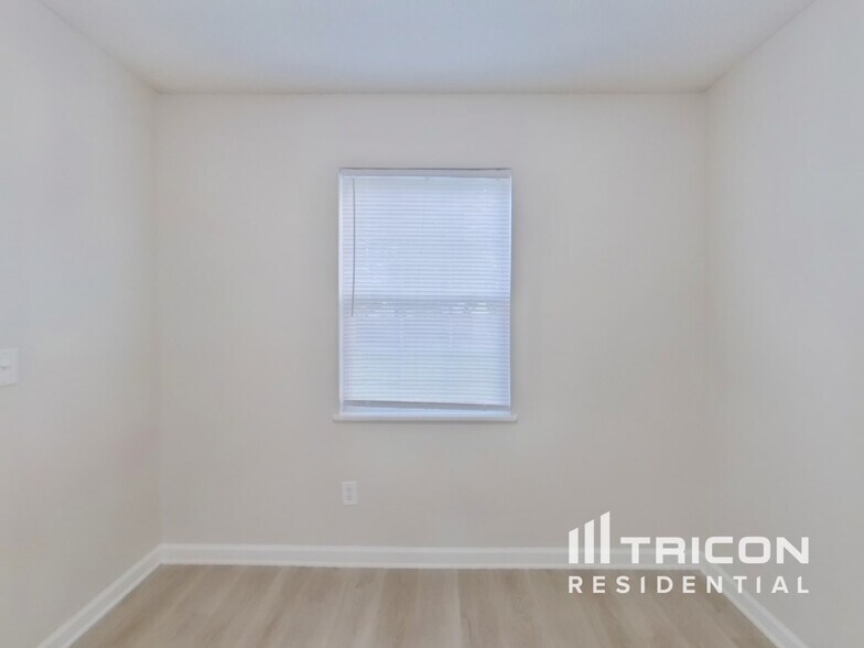 Building Photo - 131 Quiet Grove Dr