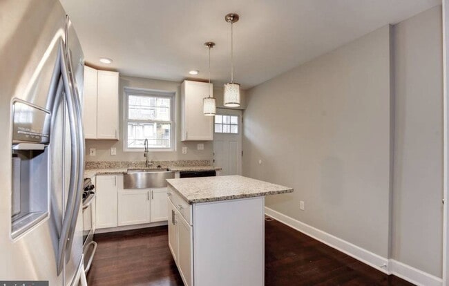 Building Photo - 307 S Newkirk St