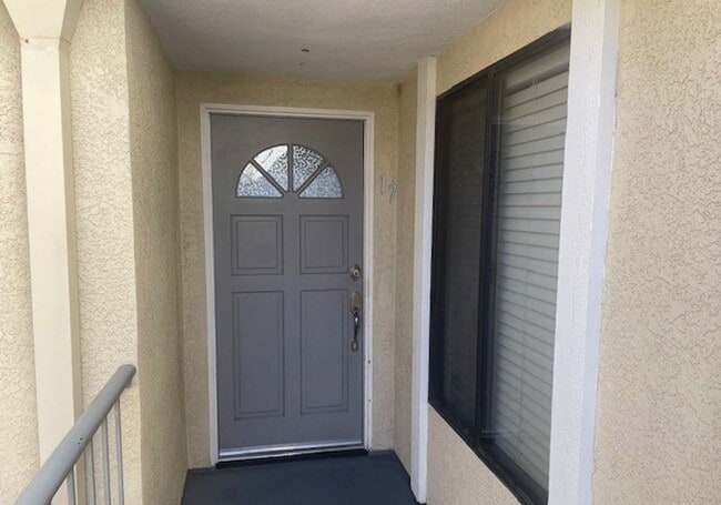 Building Photo - Updated 2nd Floor Corner Unit -3425 E. 15t...