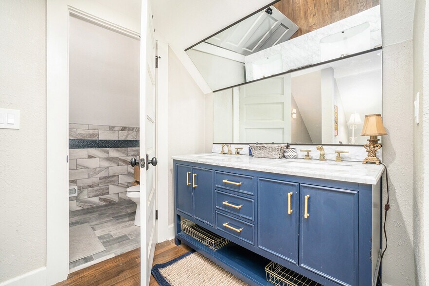 Master bath - 4512 Tracy Avenue