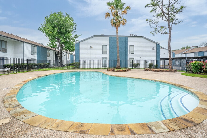 Pool 2 - The Vintage