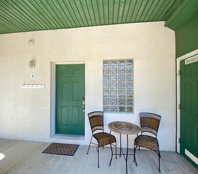 Building Photo - 114 Atol E St