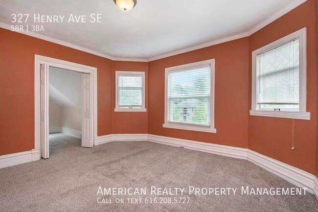 Building Photo - 327 Henry Ave SE