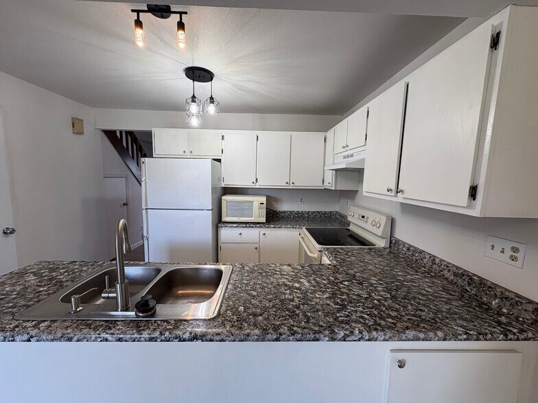 Building Photo - 5505 Mansfield Ct