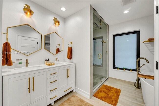 Building Photo - 8225 NE 8th Ct