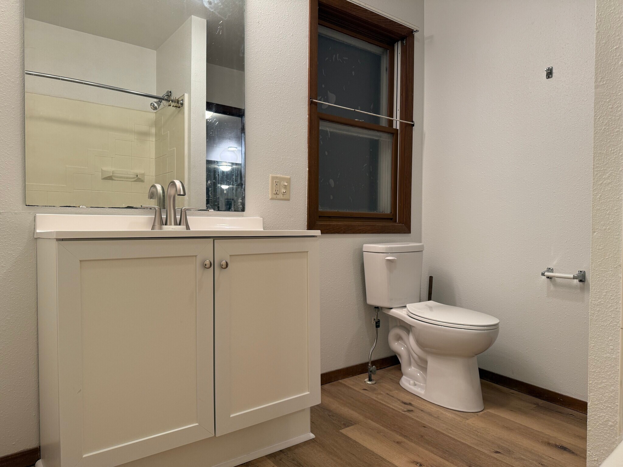 Bathroom - 1324 Bluff Ave