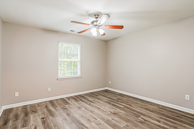 Building Photo - 676 Yorkshire Dr