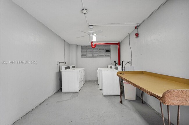 Building Photo - 10825 SW 112th Ave