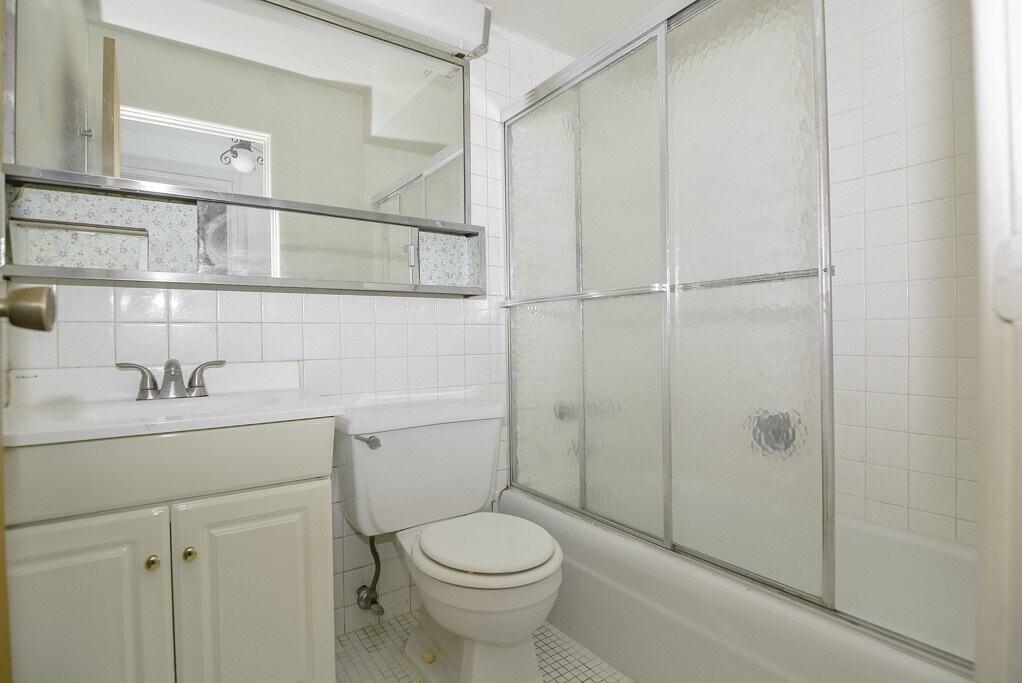 Building Photo - 675 W Wrightwoode