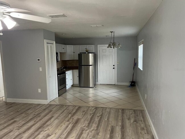 Building Photo - 455 Las Palmas Cir