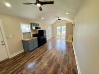 Building Photo - 1127 W Lynwood Ave