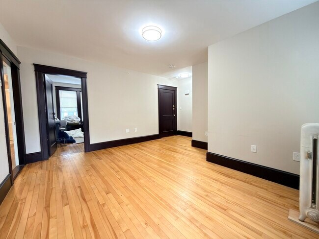 Building Photo - 4 Glade St