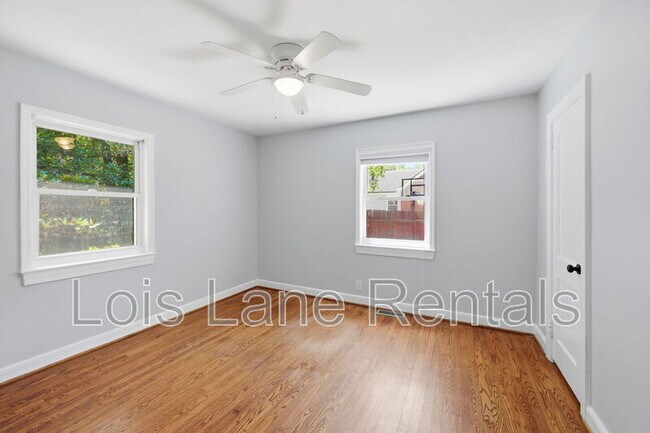 Building Photo - 2043 Wappoo Dr