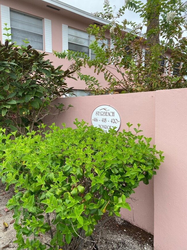 Building Photo - WALK TO THE BEACH FROM YOUR TOTALLY UPDATED, BEAUTIFUL CONDO!