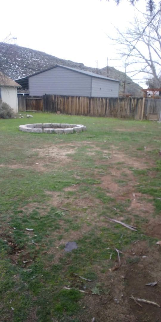 Building Photo - Charming 3 Bedroom Home