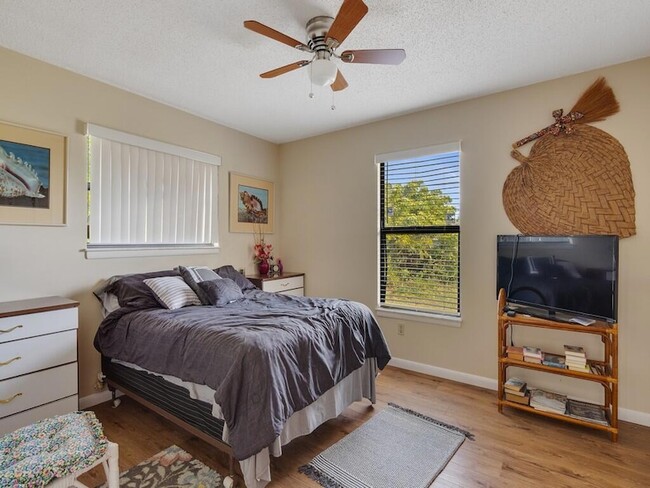 Building Photo - 2543 SE Price Ct