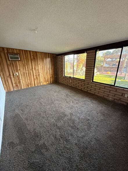 Building Photo - 5905 Fawn Ave