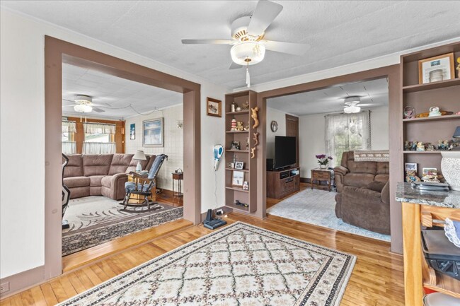 Building Photo - 423 E Alburgh Rd