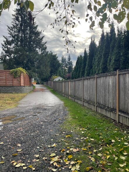 Building Photo - 14210 Beverly Park Rd