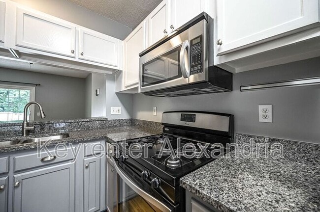 Building Photo - 7107 Tolliver St