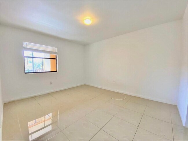 Building Photo - 10440 SW 156th Ct