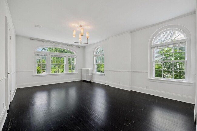 Building Photo - 1785 Dupont Ave S