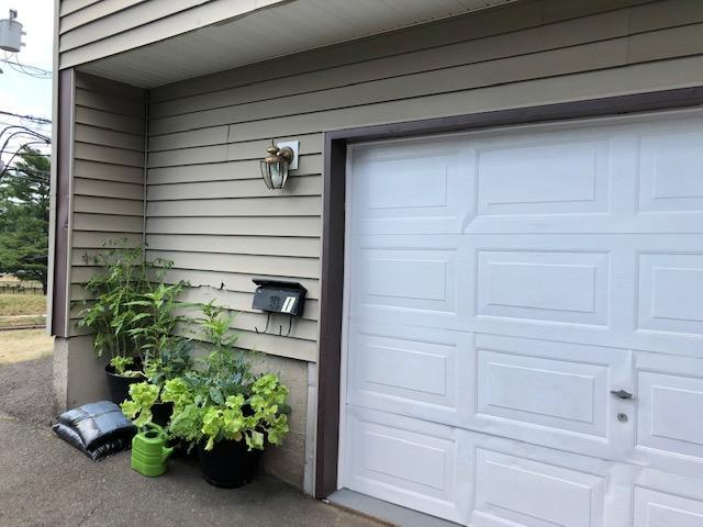 Private Garage - 783 East St