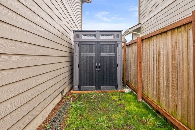 Building Photo - Modern 4-Bed Tacoma Home | Energy Efficien...