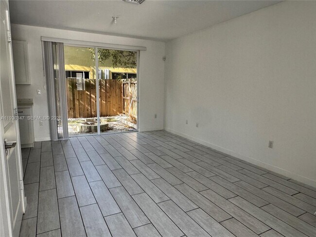 Building Photo - 1030 SE 23rd Terrace