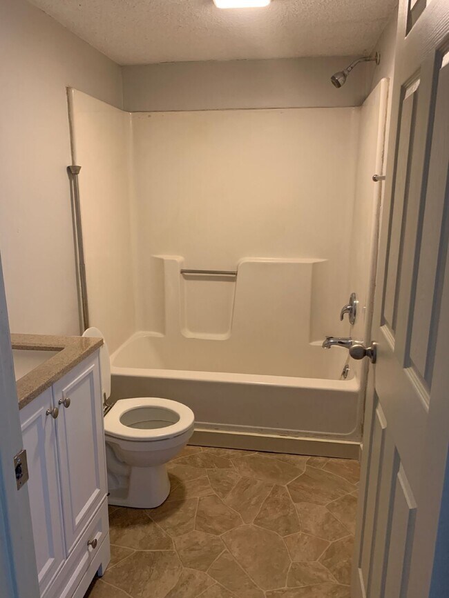 Building Photo - "Charming 1-Bedroom Retreat in Nashville – Cozy 720 sq. ft. Haven!"