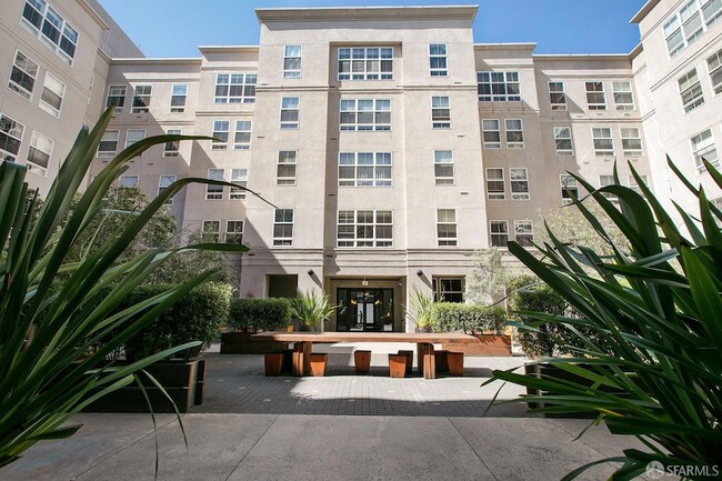 Building Photo - 821 Folsom St