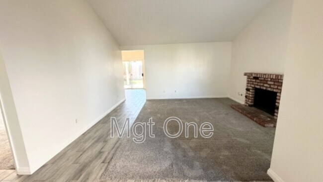 Building Photo - 23097 Mansfield Ln