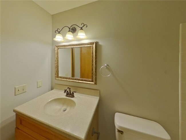 Building Photo - 2110 Helmo Ave N