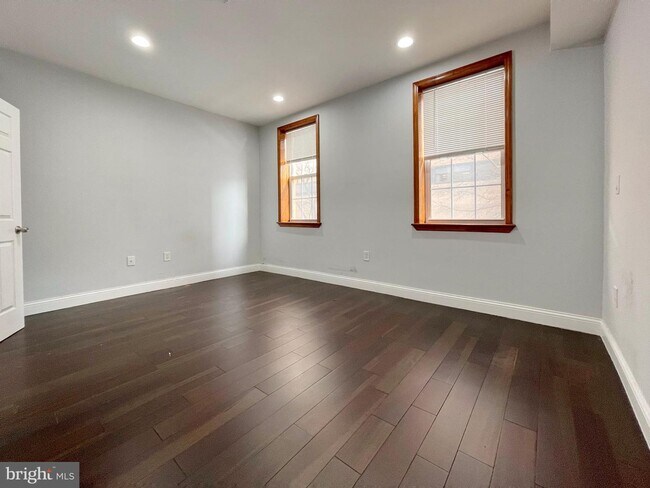 Building Photo - 136 S 11th St