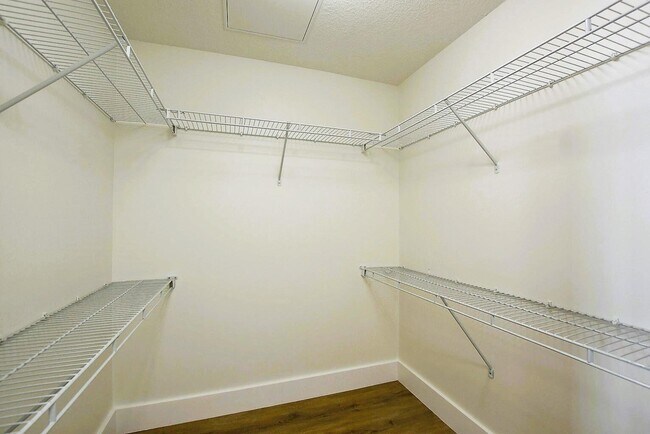 Building Photo - 1551 N Flagler Dr