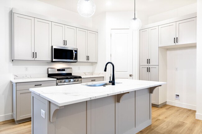 Building Photo - 2823 E Snowberry Dr