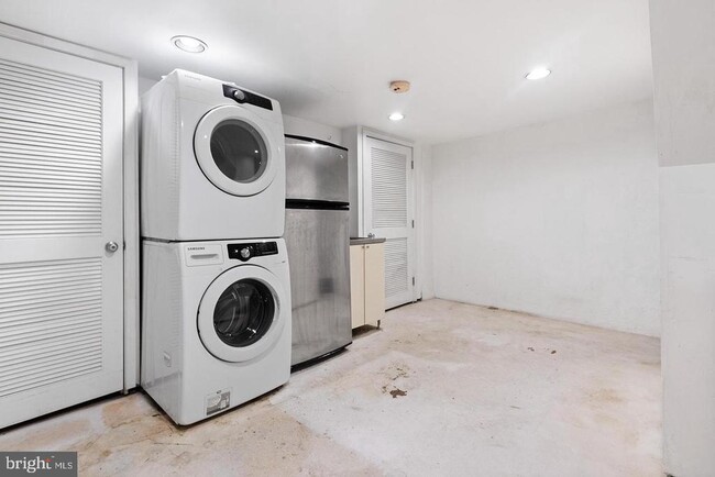 Building Photo - 727 S 7th St