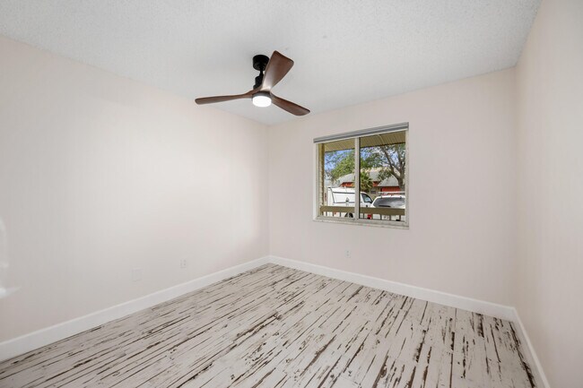 Building Photo - 5214 Stacy St